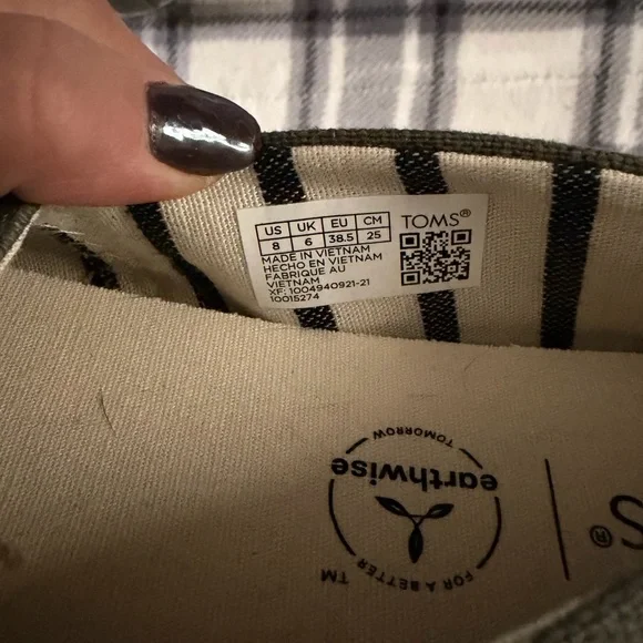 Toms Women's Green Canvas Loafers - Picture 2 of 5